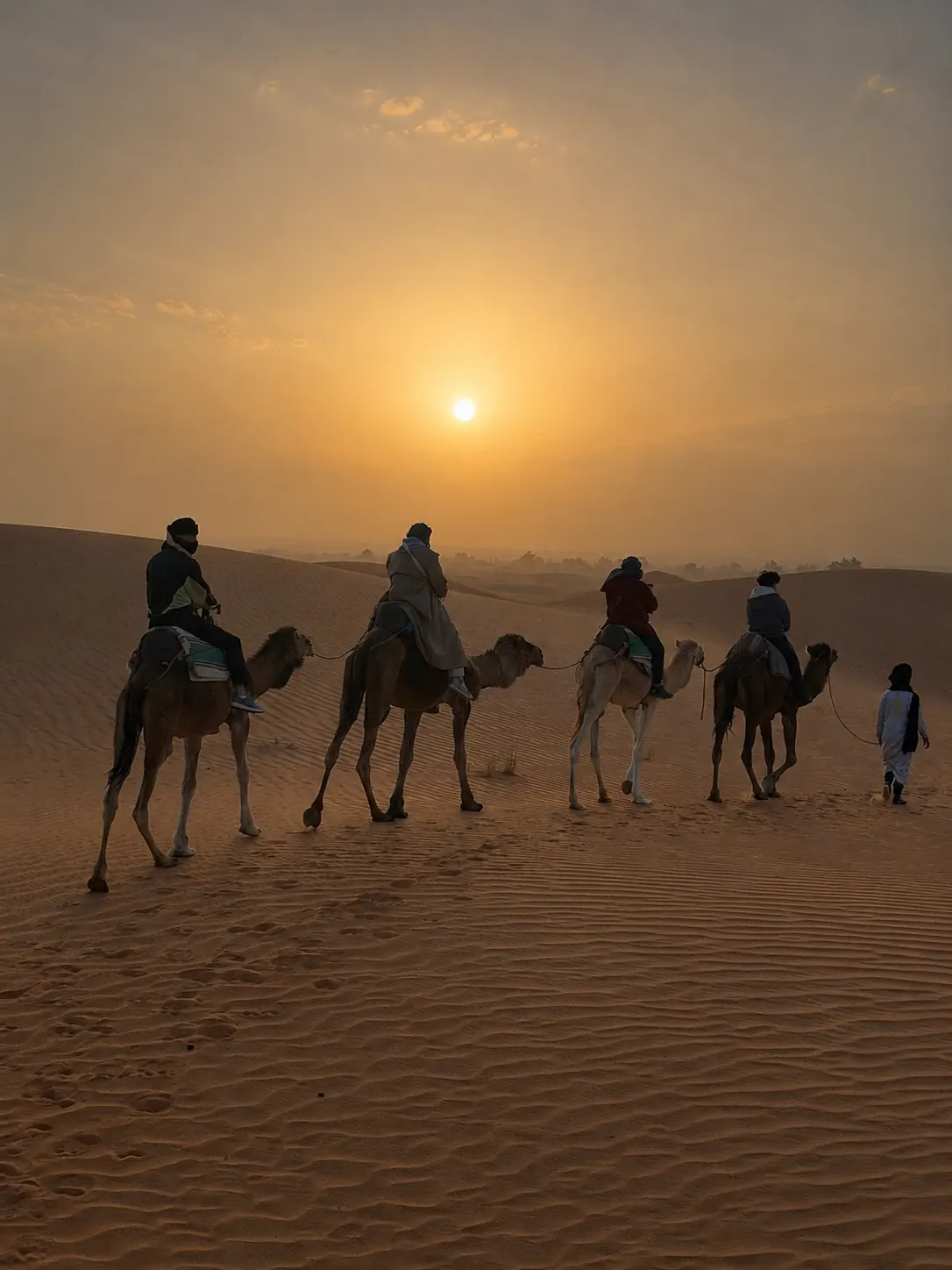 Hai Yen N family countryside stop on their Sahara tour